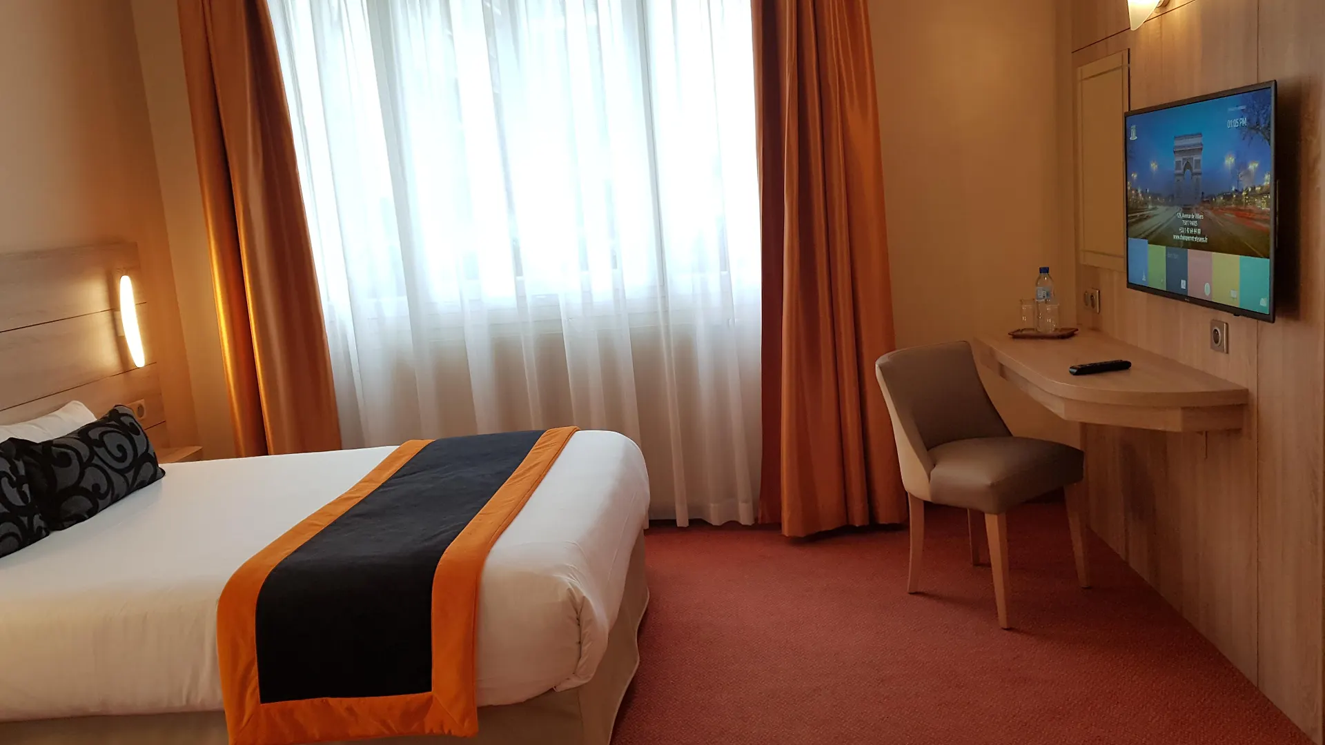 ***  Hotel Champerret Elysees Paris França