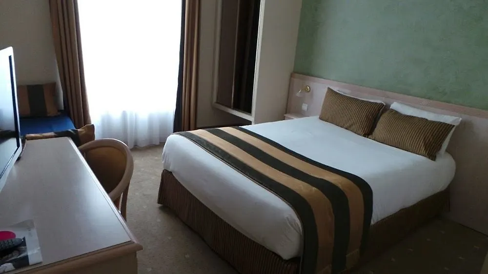 ***  Hotel Champerret Elysees Paris França