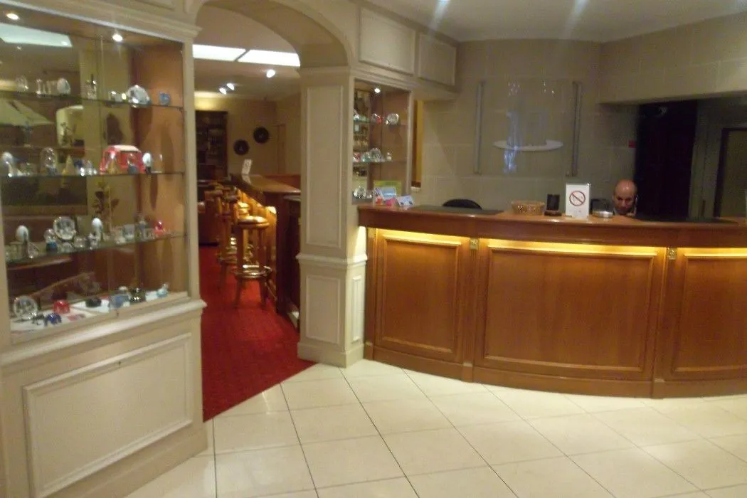 ***  Hotel Champerret Elysees Paris França
